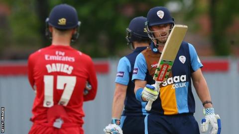 Hamish Rutherford reaches 50