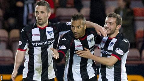 Dunfermline celebrate