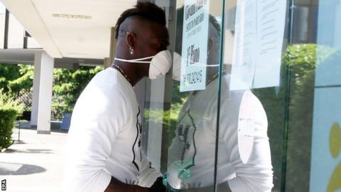 Mario Balotelli wearing a face mask enters the Panathleticon centre for medical tests to assess fitness and health for Serie A club Brescia