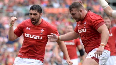 Wales celebrate Williams try