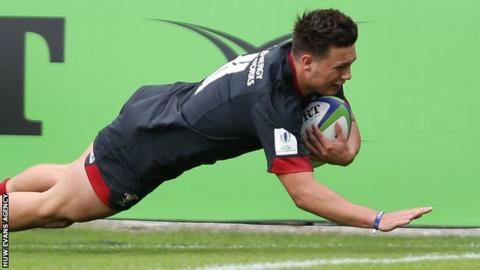 Dewi Cross dives over for Wales