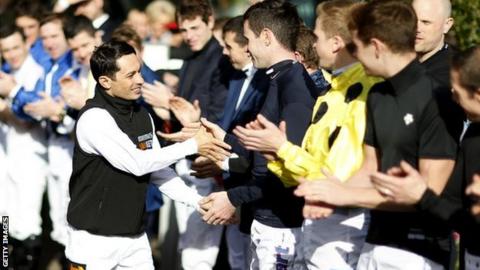 Silvestre de Sousa honoured by fellow jockeys at Ascot in 2017