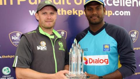Ireland captain William Porterfield with Sri Lankan skipper Angelo Matthews with the ODI trophy