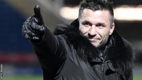 Glenn Tamplin acknowledges fans
