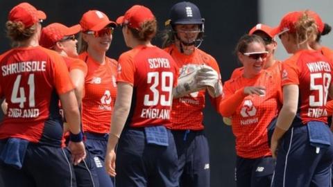 Linsey Smith celebrates with her England team-mates