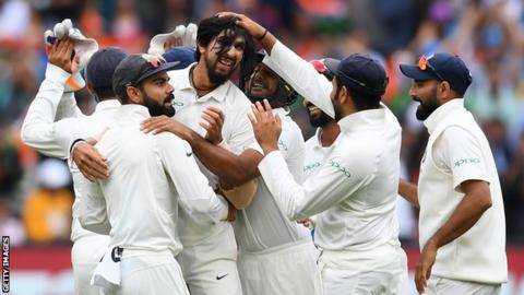 India players celebrate Ishant Sharma's wicket