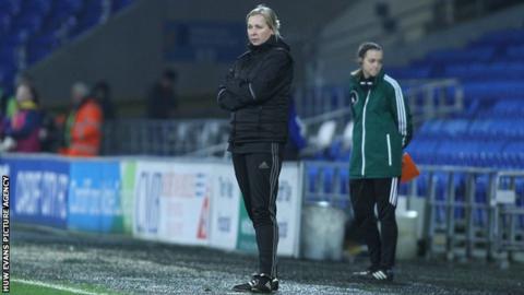 Jayne Ludlow on the touchline during Wales women's last qualifier