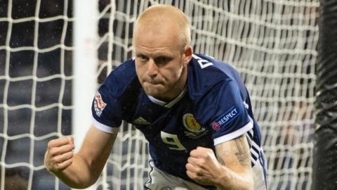 Steven Naismith celebrates
