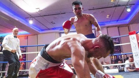 Kash Farooq fights Kyle Williams