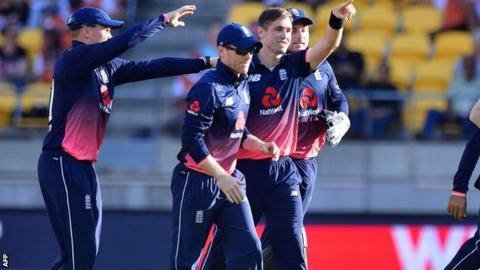 3rd ODI: England beat New Zealand by 4 runs 3rd ODI: England beat New Zealand by 4 runs