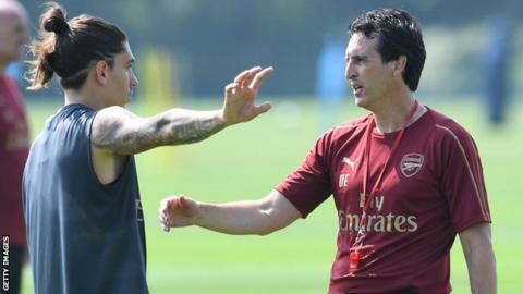 Unai Emery (right) speaks to Arsenal right-back Hector Bellerin