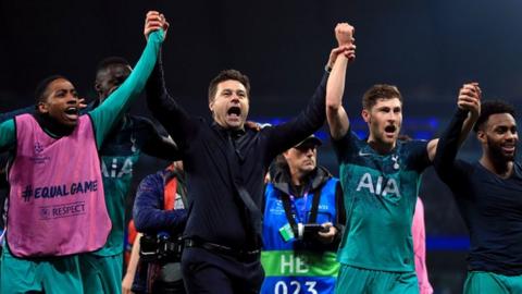 Mauricio Pochettino celebrates with his Tottenham players