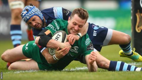 Fly-half Jack Carty scores Connacht's third try