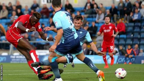 Tammy Abraham (left)