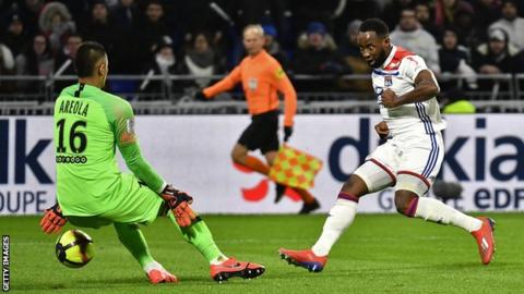 Lyon 2 1 Paris St Germain Ligue 1 Leaders Suffer First League