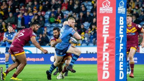Luke Thompson crosses for St Helens