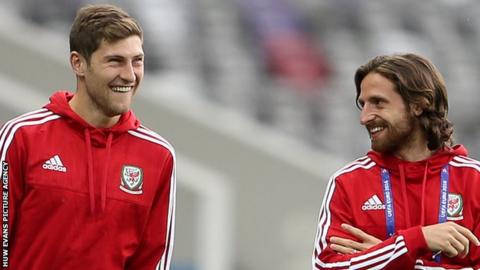 Ben Davies (left) with Joe Allen