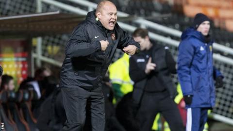 Mixu Paatelainen in the Tannadice dugout