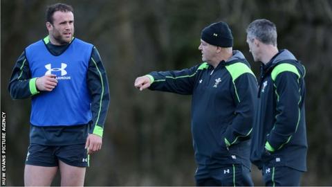 Jamie Roberts receives instructions from Warren Gatland as Rob Howley looks on
