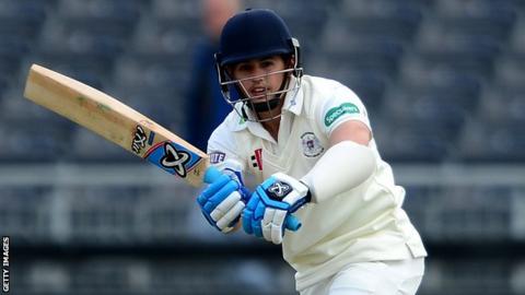 Graeme van Buuren batting for Gloucestershire