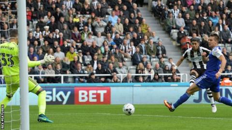 Newcastle's Ayoze Perez scores after 60 second against Ipswich