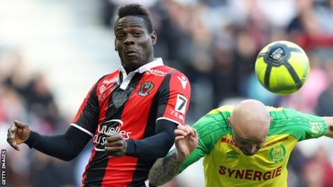 Mario Balotelli (left)