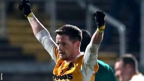 Clontibret fended off a late comeback from Crossmaglen to win by a single point