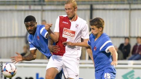 Scott Rendell (centre)