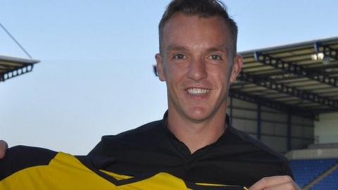 Tony McMahon joins Oxford United