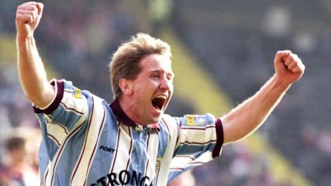 John Robertson celebrates a Hearts goal against Aberdeen in the 1996 Scottish Cup semi-final