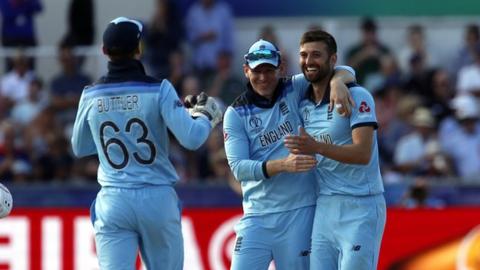 England celebrate taking a wicket against Australia
