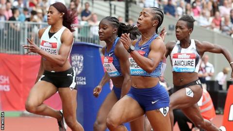 Shelly-Ann Fraser-Pryce (second right)