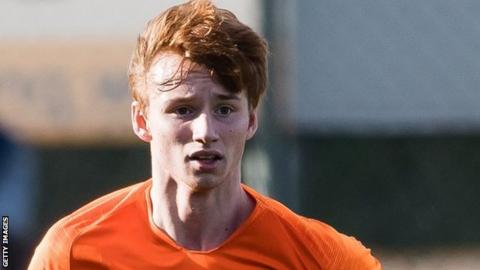 Liverpool set to sign defender Van den Berg