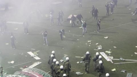 Violence at the Athens derby between Panathinaikos and Olympiakos