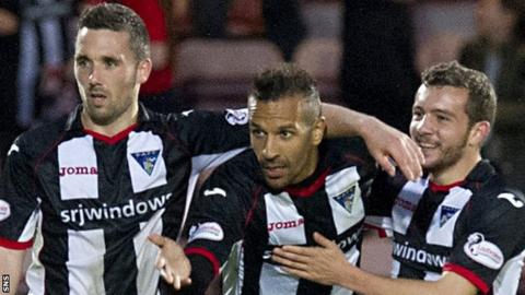 Farid El Alagui (centre) celebrates for Dunfermline