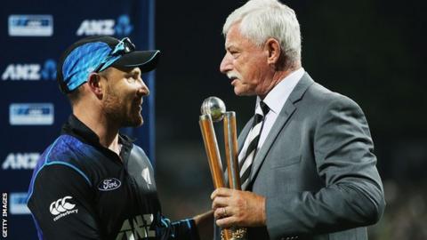 Sir Richard Hadlee with Brendon McCullum