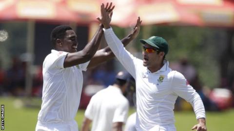 Lungi Ngidi celebrates a wicket with Dean Elgar