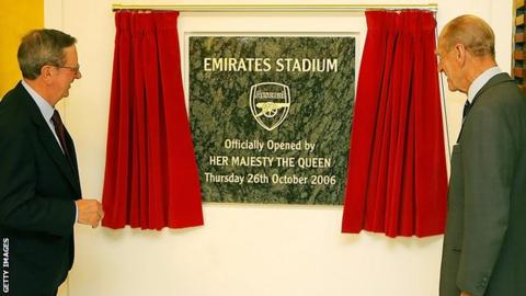 Peter Hill-Wood and the Duke of Edinburgh open the Emirates Stadium