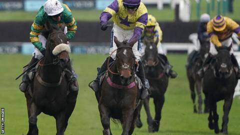 Happy Diva and Richard Patrick (centre)
