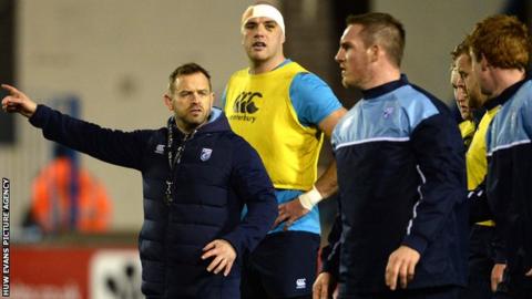 Danny Wilson (left) with Cardiff Blues players