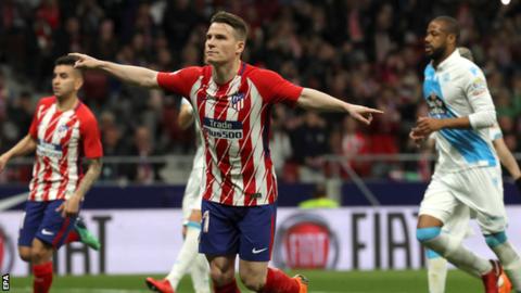 Kevin Gameiro celebrates scoring a penalty for Atletico Madrid against Deportivo La Coruna