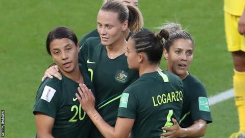 Sam Kerr (left)