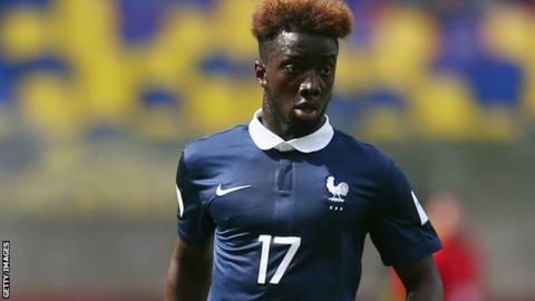 Issa Samba in action for France at the 2015 Under-17 World Cup