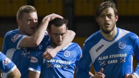 St Johnstone celebrate a goal by Chris Kane (centre)