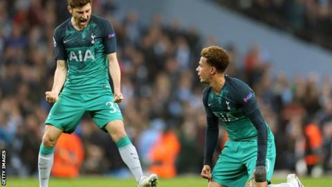 Ben Davies celebrates Spurs' win