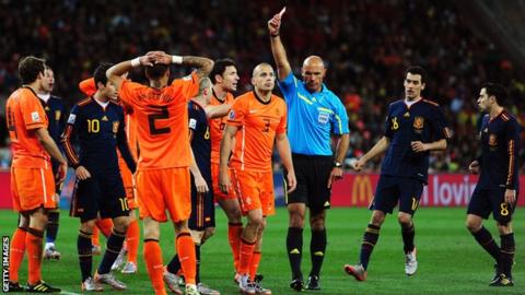 Howard Webb refereeing the 2010 World Cup final between the Netherlands and Spain