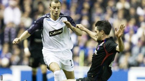 Alan Hutton in action for Rangers