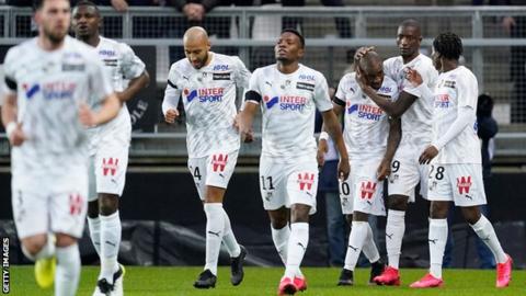 Amiens players celebrate