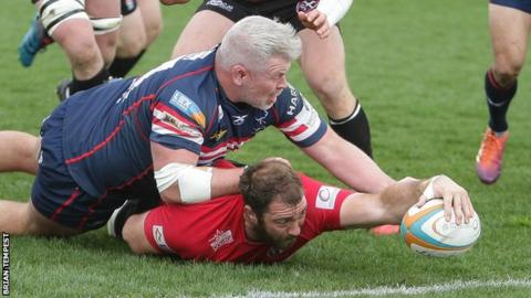 Tom Duncan scores