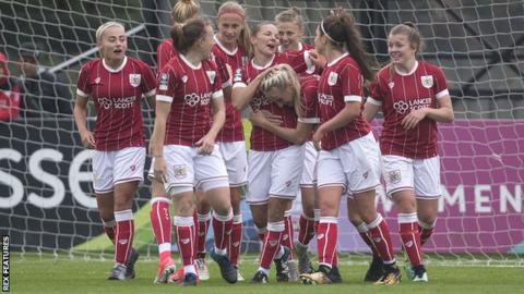 Bristol City celebrate Loren Dykes goal